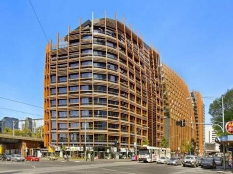 Stylish 1 Bedroom Apartment Amazing City Views - Accommodation Main Beach 3