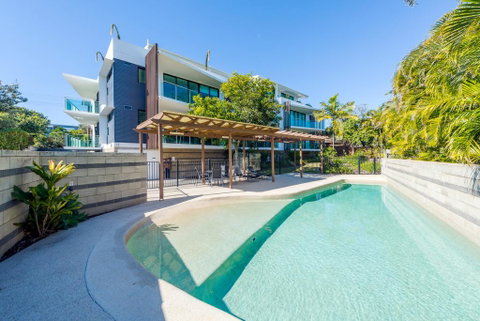 Stylish Beach Side Apartment - Unit 5 - 33 Lorikeet Drive - Accommodation Main Beach 0