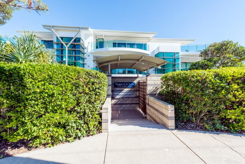 Stylish Beach Side Apartment - Unit 5 - 33 Lorikeet Drive - Accommodation Main Beach 2