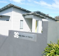 Stylish Holiday Unit - Accommodation Main Beach