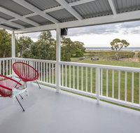 Sugar Shack - Character Family Home Right on the Ocean - Accommodation Main Beach