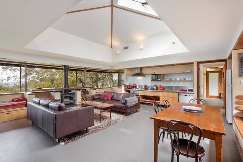 Summer House - Accommodation Main Beach 0