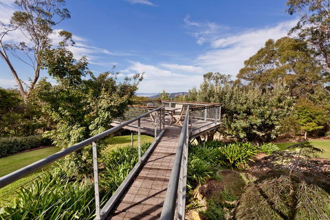 Summer House - Accommodation Main Beach 3