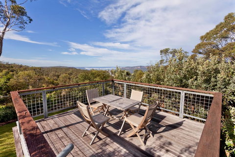 Summer House - Accommodation Main Beach 2