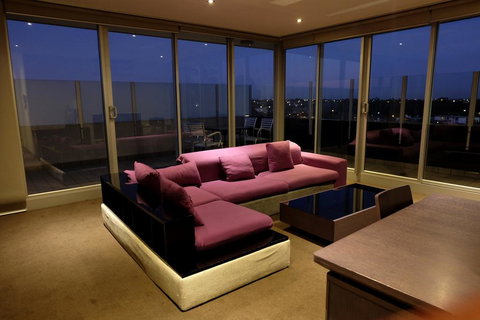 Summer Inn Holiday Apartments - Accommodation Main Beach 0