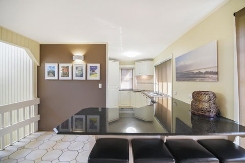 Summer Place - 24 Shearwater Street - Accommodation Main Beach 2