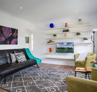 Sun-Drenched Apartment in a Peaceful Location - Accommodation Main Beach
