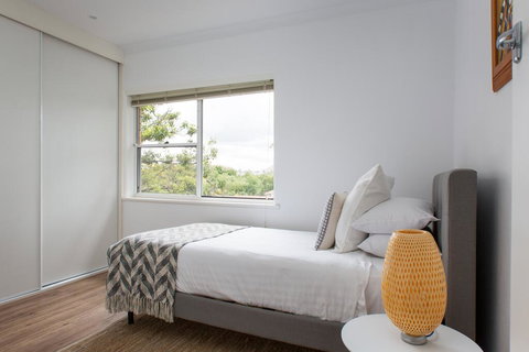 Sun-Drenched Apartment In A Peaceful Location - Accommodation Main Beach 3