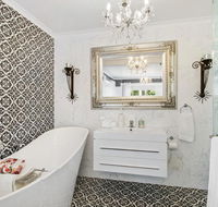 SUNNYDELL - Accommodation Main Beach