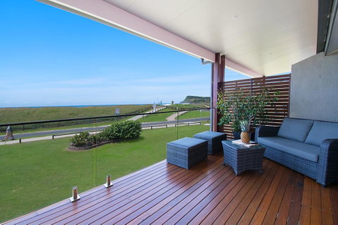 Sunrise Reef Unit 2 - Lennox Head - Accommodation Main Beach 0