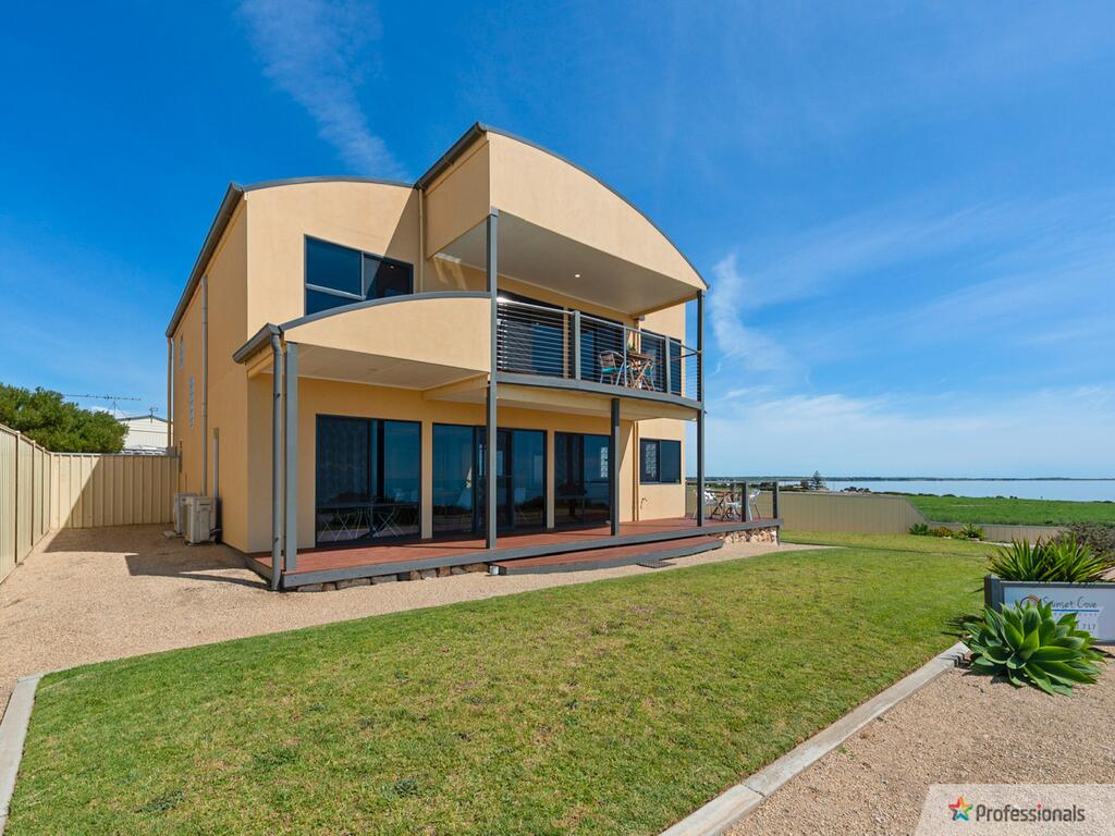  Accommodation Main Beach