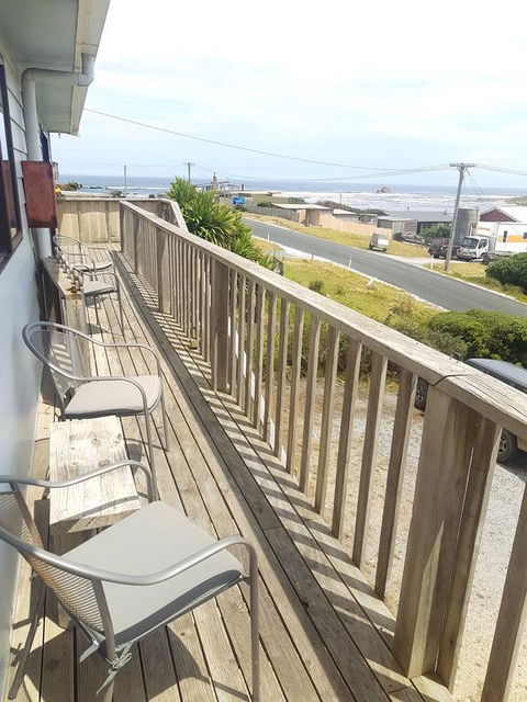 Sunset Holiday Villas - Accommodation Main Beach 3