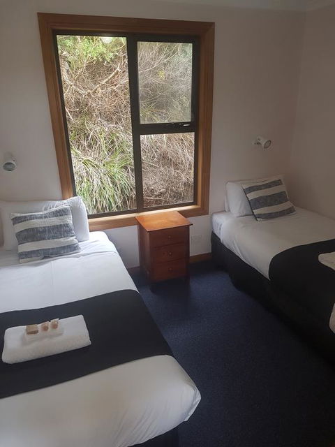 Sunset Holiday Villas - Accommodation Main Beach 2