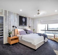 Sunset Penthouse Couples Retreat close to Airlie Beach Champagne on arrival - Accommodation Main Beach