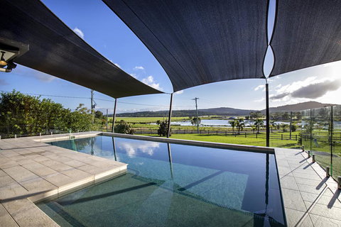 Sunset Retreat Airlie Beach Rural Getaway - Accommodation Main Beach 2