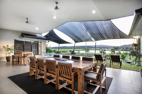 Sunset Retreat Airlie Beach Rural Getaway - Accommodation Main Beach 3