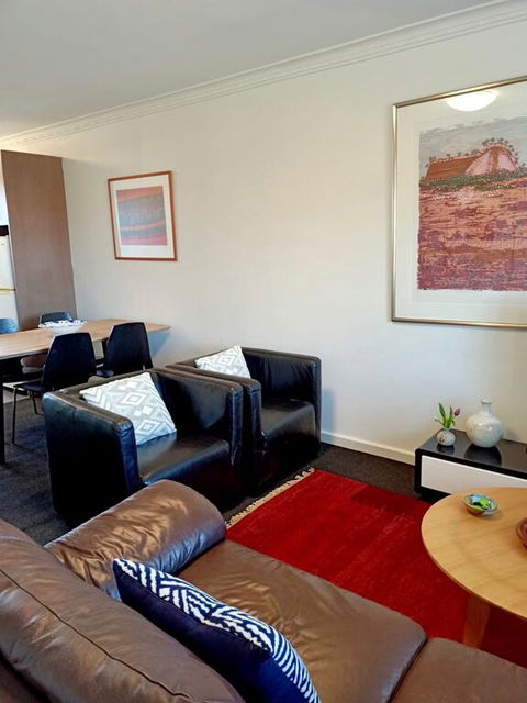 Superb 2 BR Apartment Minutes To CBD- Cen7 - Accommodation Main Beach 3