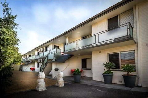 Superb 2 BR Apartment Minutes To CBD- Cen7 - Accommodation Main Beach 2