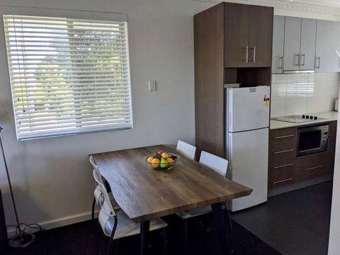 Superb 2 BR Apartment Minutes To CBD- Cen8 - Accommodation Main Beach 2