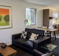 Superb 2 BR Apartment Minutes to CBD- Cen8 - Accommodation Main Beach