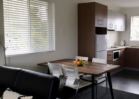 Superb 2 BR Apartment Minutes To CBD- Cen8 - Accommodation Main Beach 1