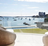 Superb 3 bedroom 2 bathroom first level waterfront - Accommodation Main Beach