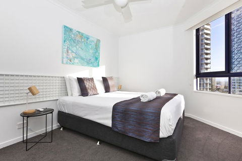 Surf Regency - Accommodation Main Beach 3