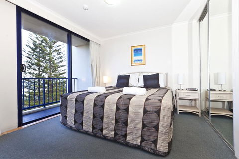 Surf Regency - Accommodation Main Beach 2