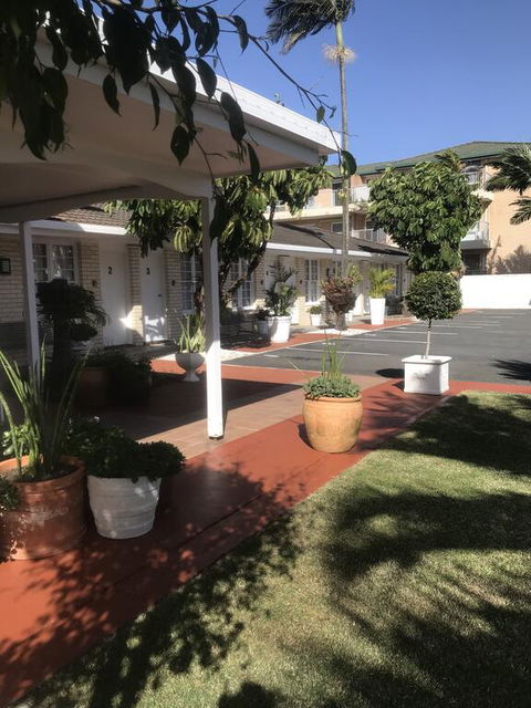 Surf Street Motel - Accommodation Main Beach 0