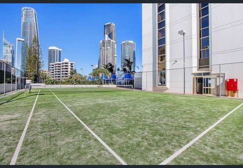 Surfers Paradise Ocean View. Sleeps 4. Free WIFI - Accommodation Main Beach 3