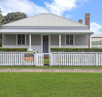 Surfs Up - Fresh and modern East Beach home - Accommodation Main Beach