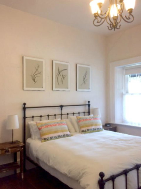 Surgeon's Cottage - Accommodation Main Beach 3