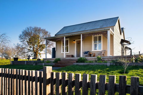 Table Hill Cottage - Accommodation Main Beach 1