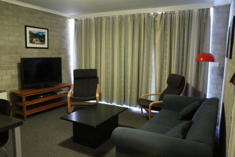 Tanderra 4 - Accommodation Main Beach 3