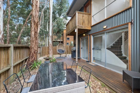 Tangles - Accommodation Main Beach 2