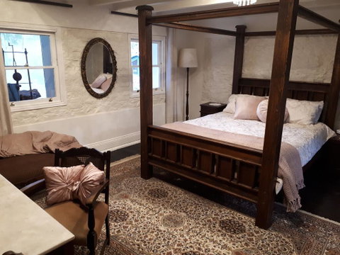 Tanilba House - Accommodation Main Beach 0