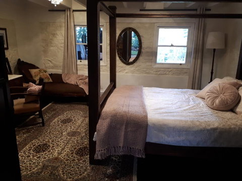 Tanilba House - Accommodation Main Beach 1