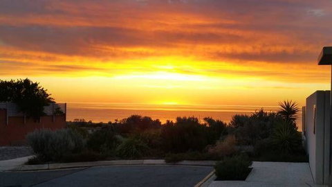 Tennyson View - Accommodation Main Beach 1
