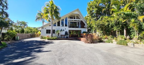 The Old Gallery - Accommodation Main Beach 0