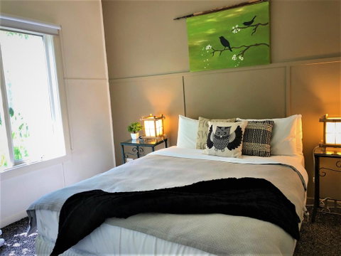 The Apple Tree - Accommodation Main Beach 2