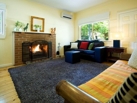 The Apple Tree - Accommodation Main Beach 3