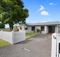THE ASHMAN HOUSE - modern and close to town - Accommodation Main Beach