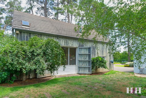 The Barn - Accommodation Main Beach 2