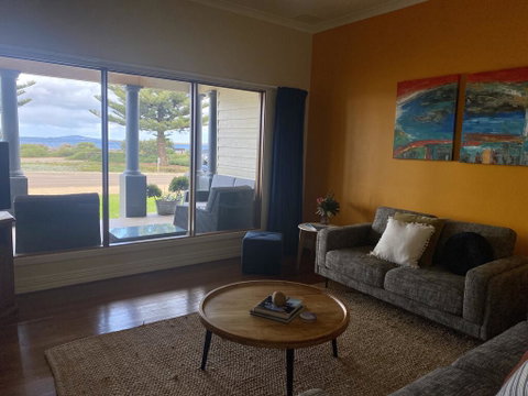 The Beach House & Villas - Accommodation Main Beach 2
