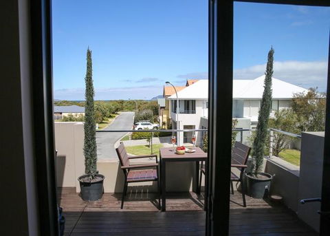 The Beach House At Bayside - Accommodation Main Beach 1