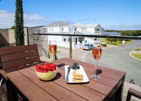 The Beach House At Bayside - Accommodation Main Beach 0