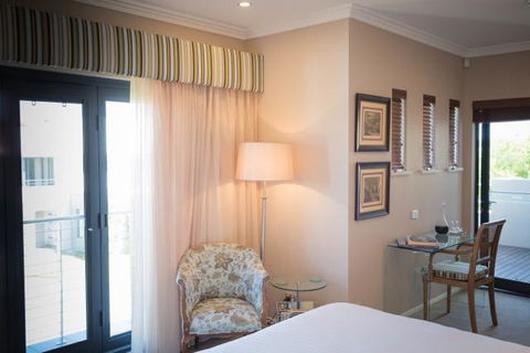 The Beach House At Bayside - Accommodation Main Beach 2