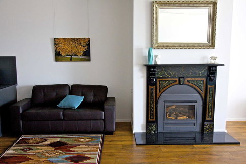 Penguin Beachfront Apartments - Accommodation Main Beach 4