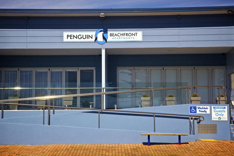 Penguin Beachfront Apartments - Accommodation Main Beach 17