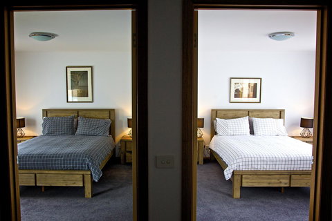 Penguin Beachfront Apartments - Accommodation Main Beach 26